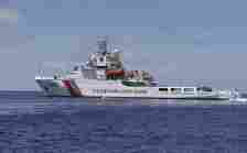 Chinese Maritime Police drove Japanese ships away from Diaoyu Islands