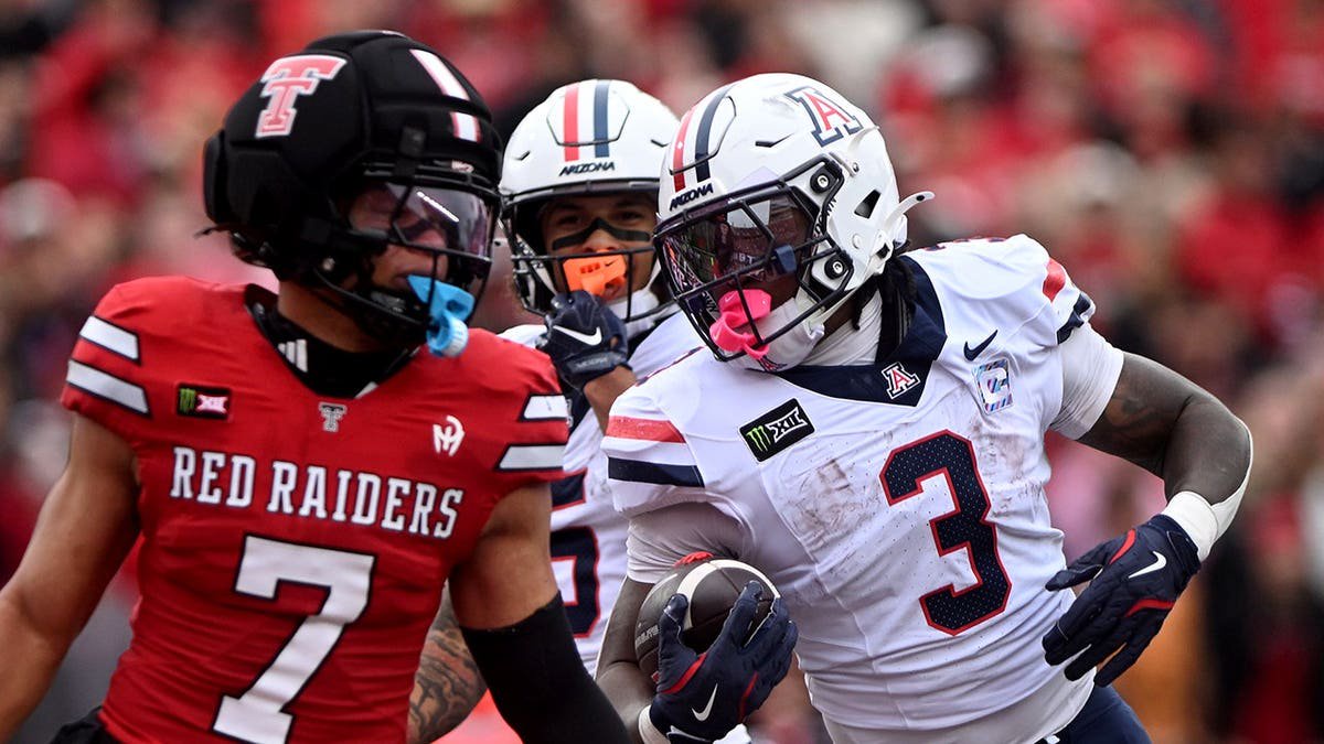 Kedrick Reescano scores a touchdown during a college football game.
