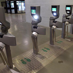 Os torniquetes de acesso às bancadas são todos novos