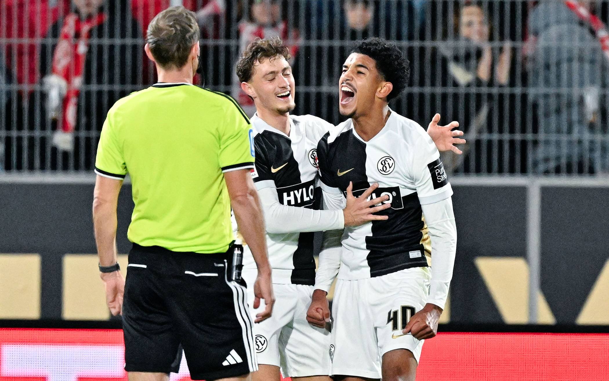 Fotos 1. Bundesliga: SV Elversberg feiert Kantersieg gegen Mainz 05 an der Kaiserlinde