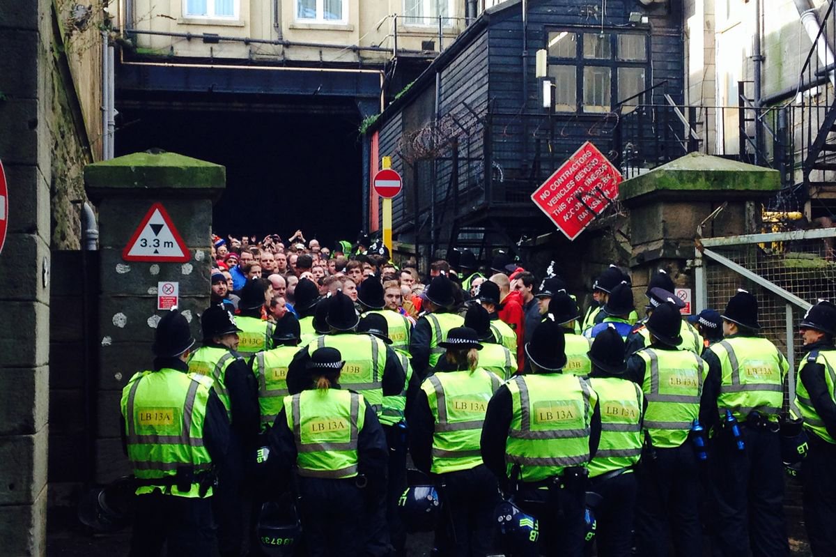 Sunderland fans arrive at Central Station