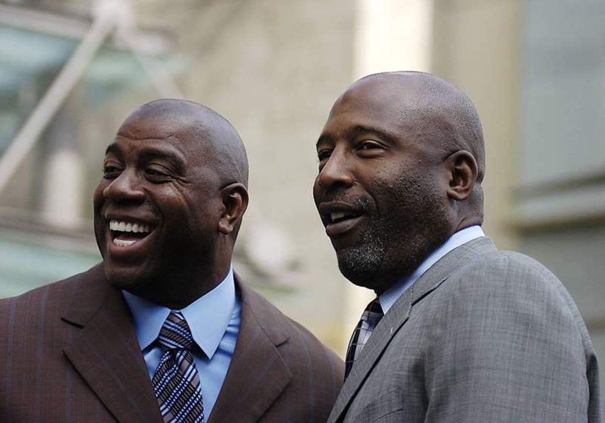 Basketballlegenden Earvin Magic Johnson (li.) und James Worthy (beide USA) anläßlich einer Ehrung auf dem Hollywood Walk of Fame – PUBLICATIONxINxGERxSUIxAUTxHUNxONLY (Icon40376319) Basketball legends Earvin Magic Johnson left and James Worthy both USA during a Ceremony on the Hollywood Walk of Fame PUBLICATIONxINxGERxSUIxAUTxHUNxONLY Icon40376319 ©imago/Icon SMI