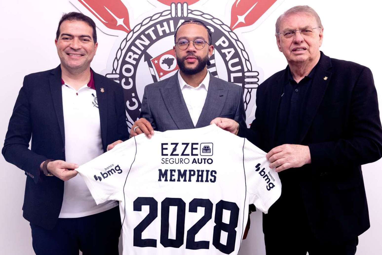 Holandês renovou contrato até 2028 –
