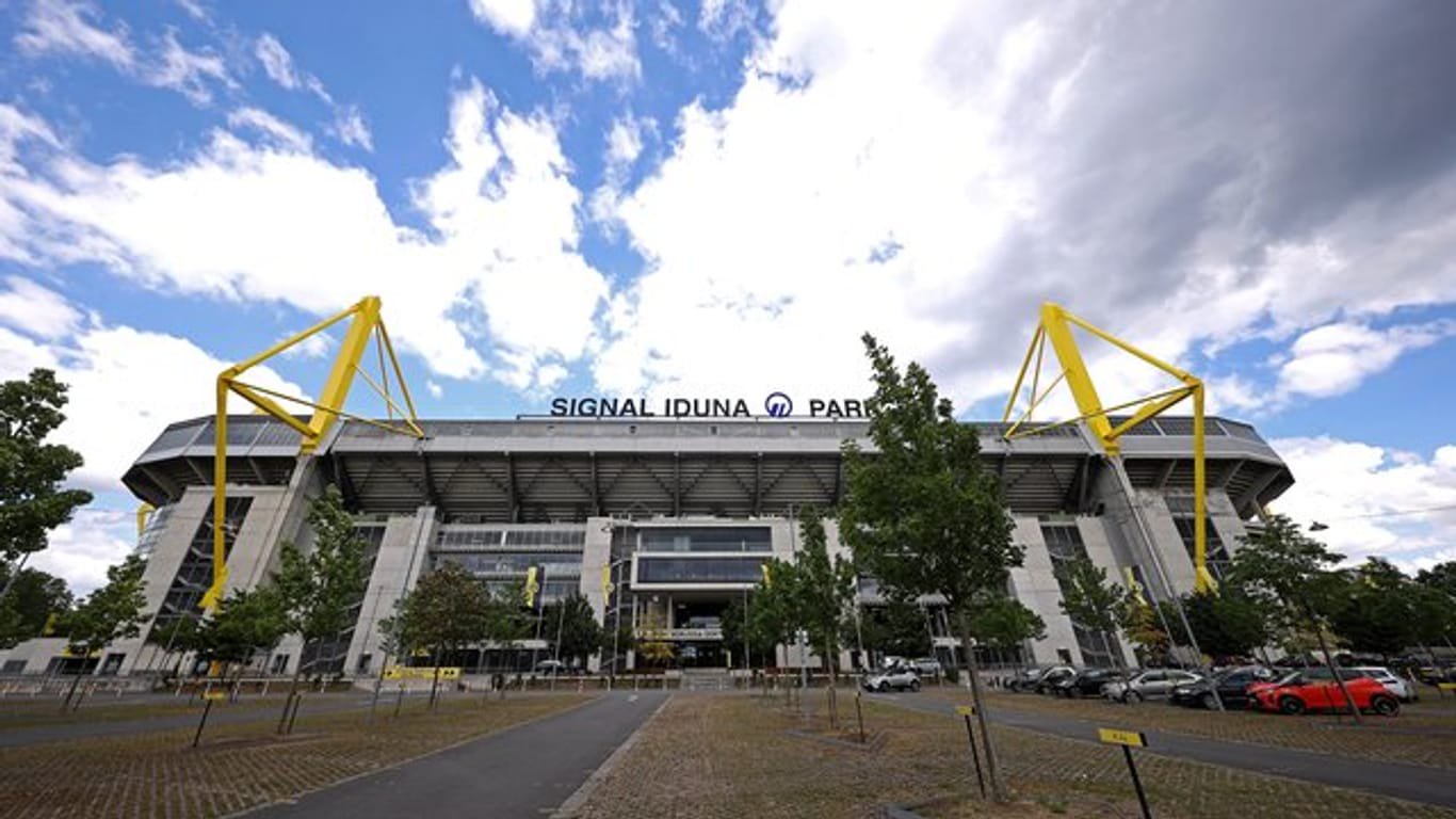 Ein Blick auf den Signal Iduna Park von Außen