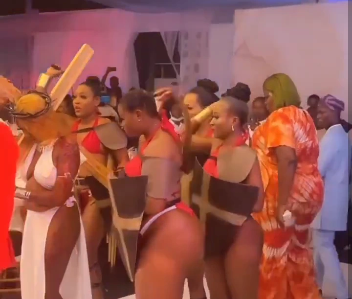 theme - Watch Video of Popular Lagos Socialite, Pretty Mike As He Stuns Fans With His Biblical Theme At Comedian FunnyBone's Event 1571646ed74e488b8fe90774b7ee6d24?quality=uhq&format=webp&resize=720