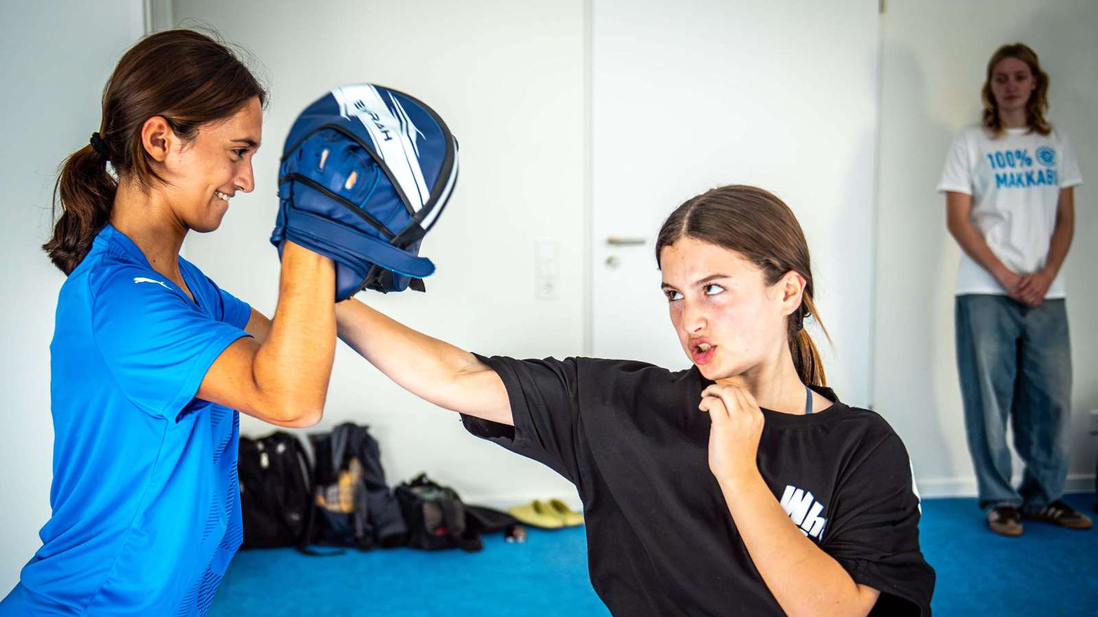 Selbstverteidigungstraining gehörte zum Programm der jungen Sportlerinnen aus Israel.