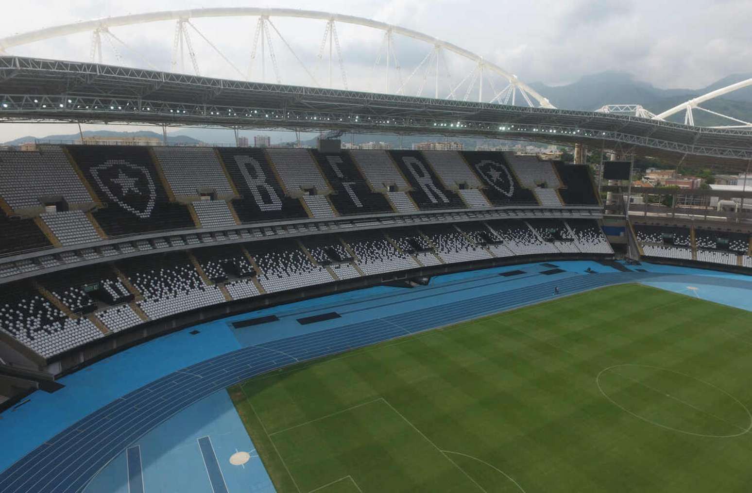 Vasco x Flamengo, pela 33ª rodada do Brasileirão, será no Nilton Santos –