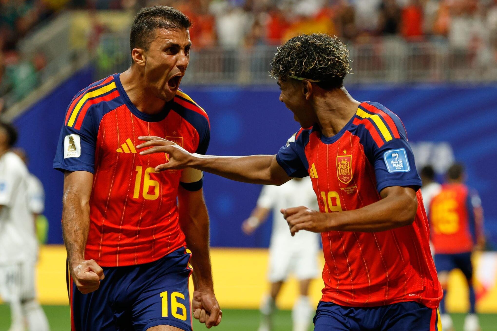 Spaniens Weltmeister Rodri und Lamine Yamal. (Archivbild)