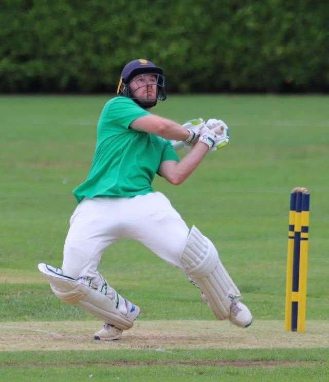 Jordan Temple batting for the Bentley Builders. Photo: Charles Sentance
