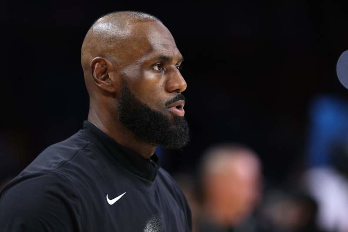 LOS ANGELES, CALIFORNIA – APRIL 18: LeBron James #23 of the Los Angeles Lakers Los Angeles Lakers prior to a Game One of the First Round of the NBA Western Conference Playoffs against the Houston Rockets at Crypto.com Arena on April 18, 2026 in Los Angeles, California. (Photo by Sean M. Haffey/Getty Images) ©Getty Images