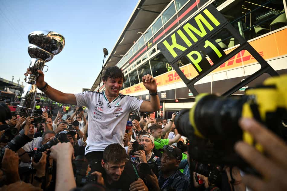 Kimi Antonelli comemora vitória no GP da Itália pela F1 2026