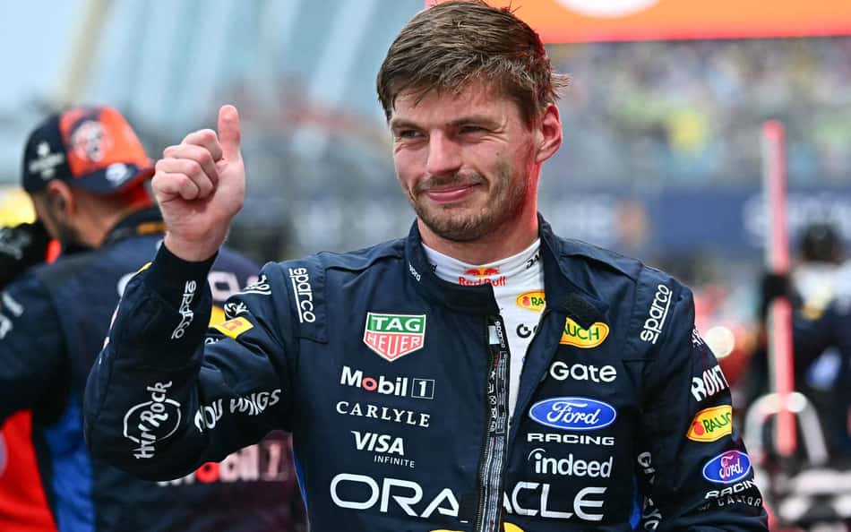 Max Verstappen comemora vitória na sprint do GP de Singapura pela F1 2026