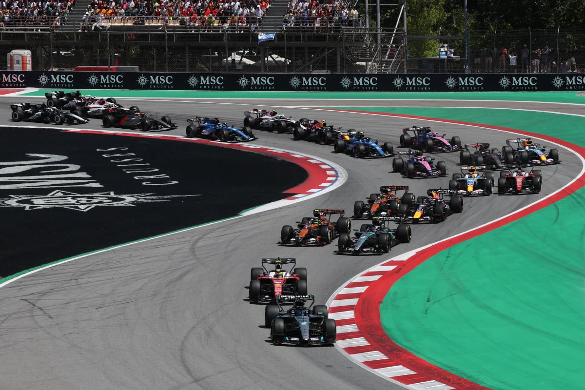 Start in Barcelona — Photo: © IMAGO