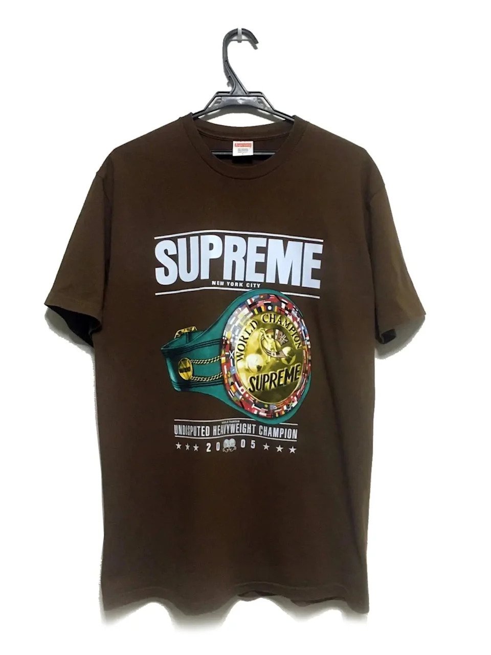 In 2005, Supreme released a T-shirt featuring the WBC World Championship Belt.