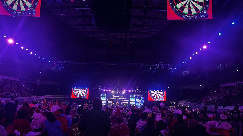 Die Darts-EM in Dortmund lockte so viele Fans an wie nie zuvor.