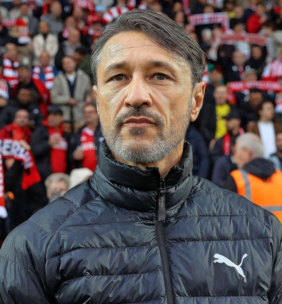 Mit der Leistung seiner Mannschaft unzufrieden: BVB-Trainer Nico Kovac.  | Foto: IMAGO/Michael Taeger