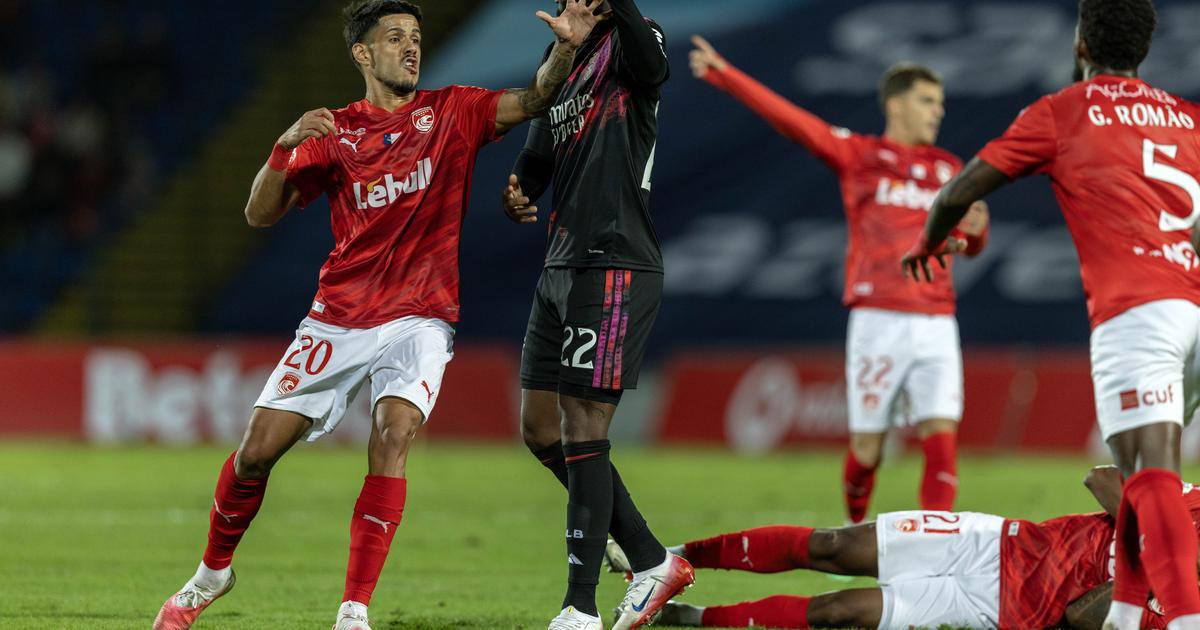 Chaos and Red Cards: Benfica Win at Santa Clara Marred by Post-Match Brawl