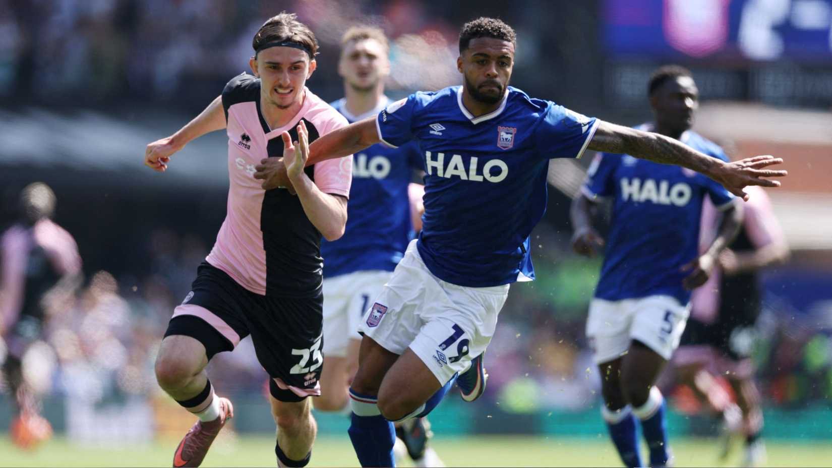 Daniel Bennie x Darnell Furlong - Queens Park Rangers x Ipswich Town