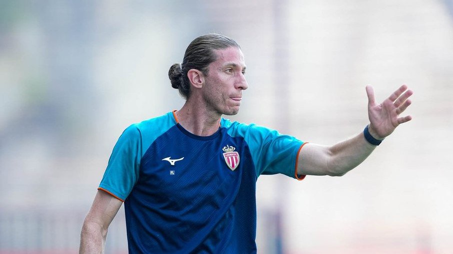 Filipe Luís tem trabalho questionado no futebol francês