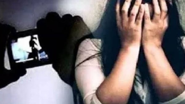 रेप का वीडियो, फोटो सोशल मीडिया पर अपलोड करने की दी धमकी