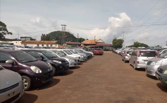 Several car dealers and bond operators encroaching on the Nakawa-Banda-Kireka road