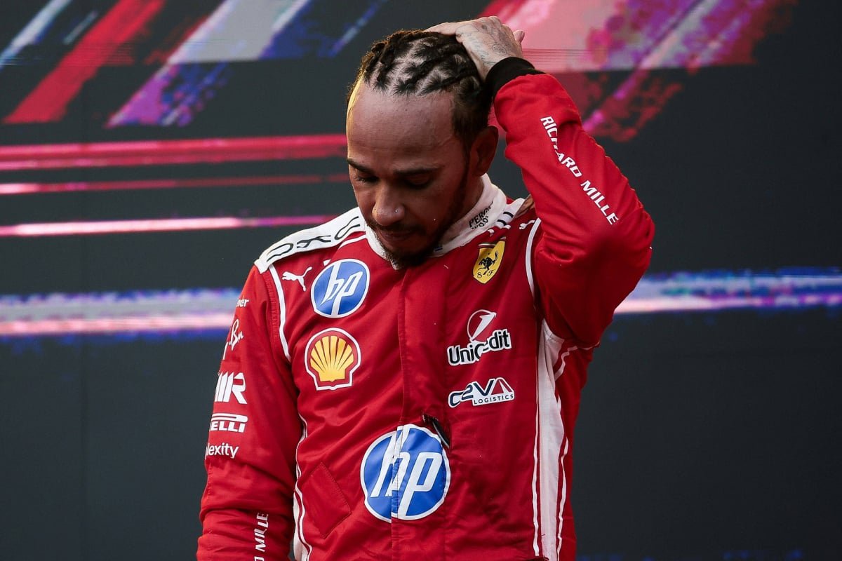 Martin Brundle velt hard oordeel over merkwaardige keuze van Lewis Hamilton in Singapore — Photo: © IMAGO