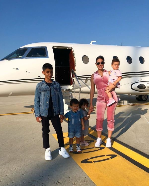 Cristiano Ronaldo Butuh Waktu 7 Tahun Beli Jet Pribadi Gulfstream G650