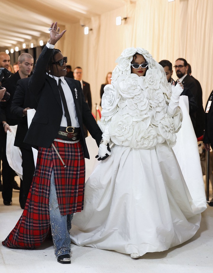 Critics compared Rihanna to whipped cream, a wedding cake, and a duvet cover