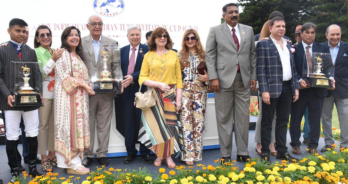 Jockey Vivek G, Ms. D.P. Adenwalla, Ms. Anita J. Captain, K.N. Dhunjibhoy, Zavaray Poonawalla, Behroze Poonawalla, Delna Poonawalla, Mysore Race Club chairman K.T. Balakrishnan, Yohan Poonawalla, trainer Pesi Shroff & D.P. Adenwalla at the presentation ceremony for the Zavaray Poonawalla Indian Turf Invitation Cup on Sunday.