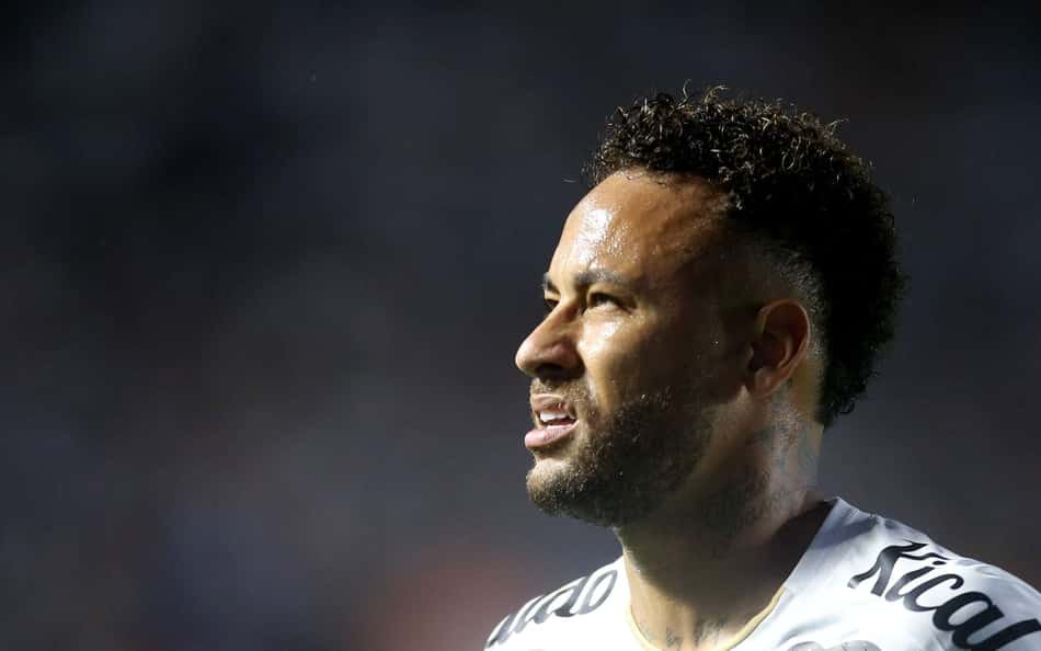 Neymar em ação durante Santos e Bahia, na Vila Belmiro
