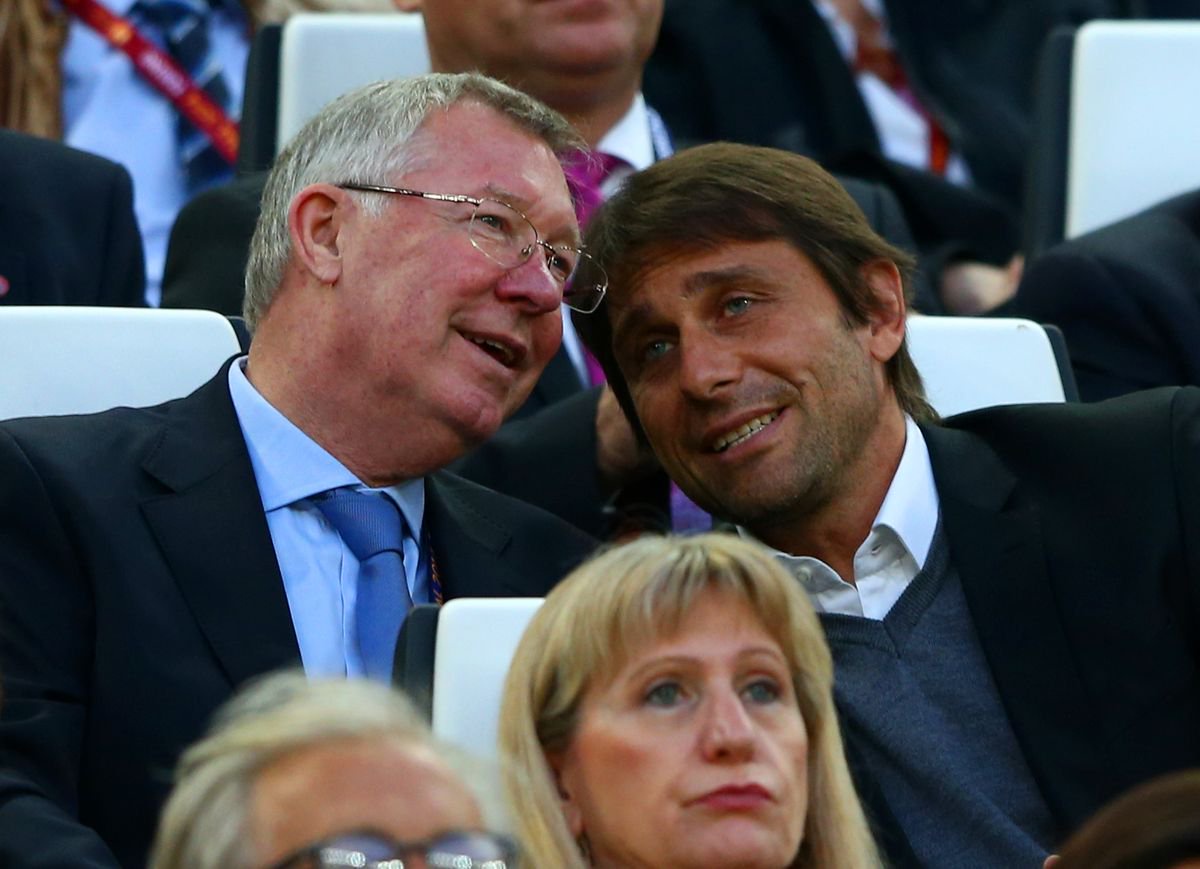 Sir Alex Ferguson speaks with Antonio Conte