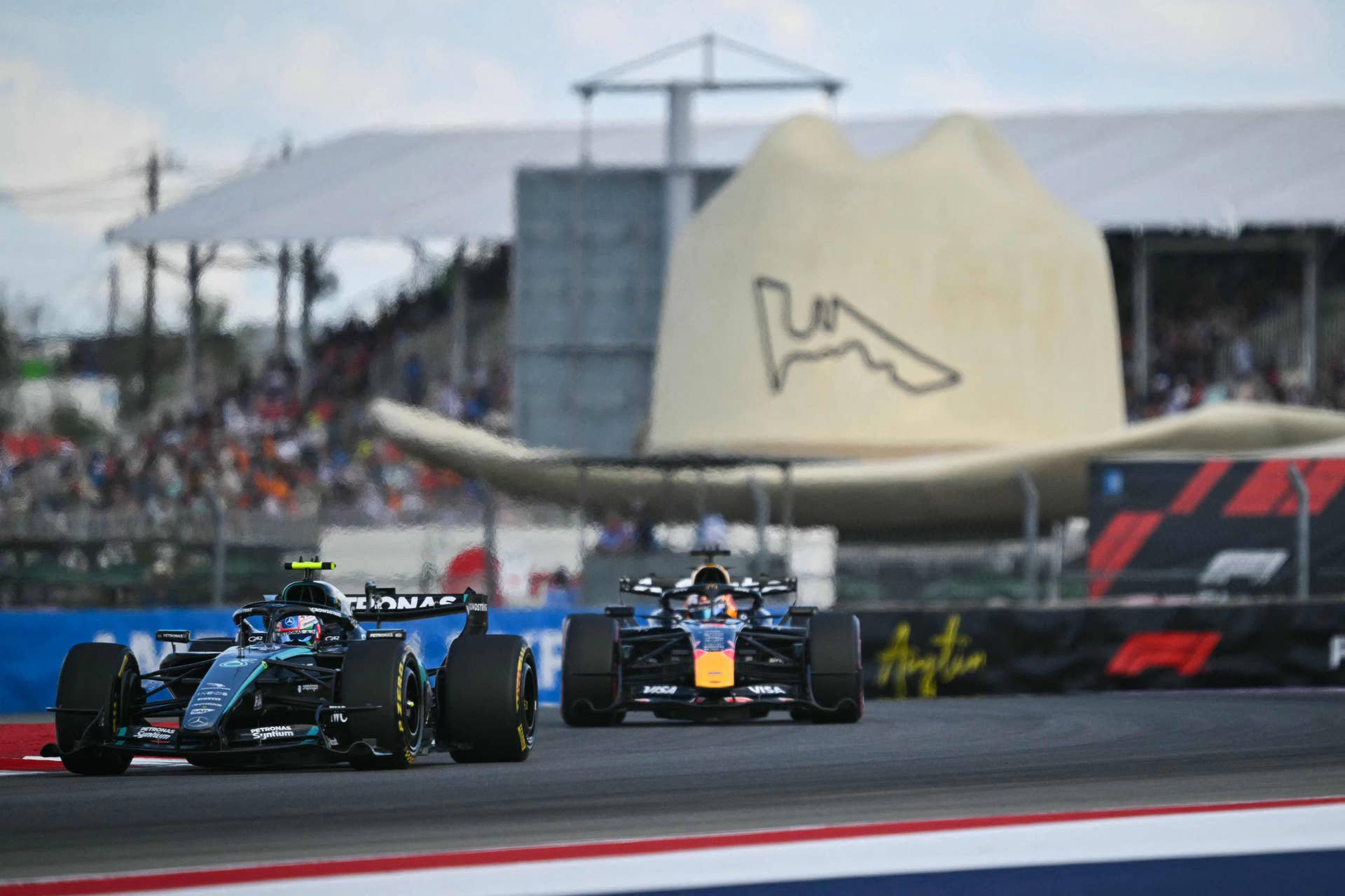 Max Verstappen jagt in Austin Kimi Antonelli.