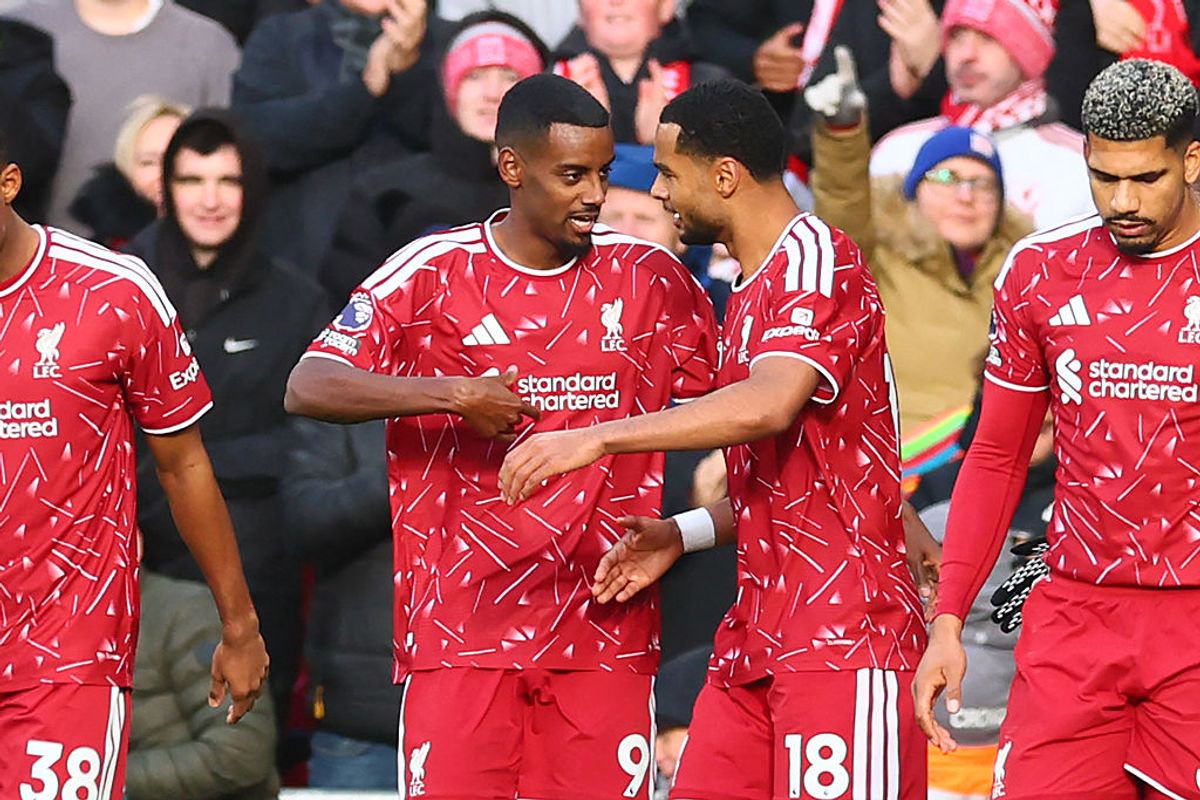 Liverpool's Swedish striker #09 Alexander Isak (L) celebrates with teammates after scoring their second goal during the English Premier League football match between Manchester United and Bournemouth at Old Trafford in Manchester, north west England, on October 25, 2026. (Photo by Paul Currie / AFP via Getty Images) / RESTRICTED TO EDITORIAL USE. No use with unauthorized audio, video, data, fixture lists, club/league logos or 'live' services. Online in-match use limited to 120 images. An additional 40 images may be used in extra time. No video emulation. Social media in-match use limited to 120 images. An additional 40 images may be used in extra time. No use in betting publications, games or single club/league/player publications. / 