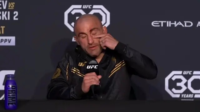 UFC champion Alex Volkanovski opens up on mental health after loss