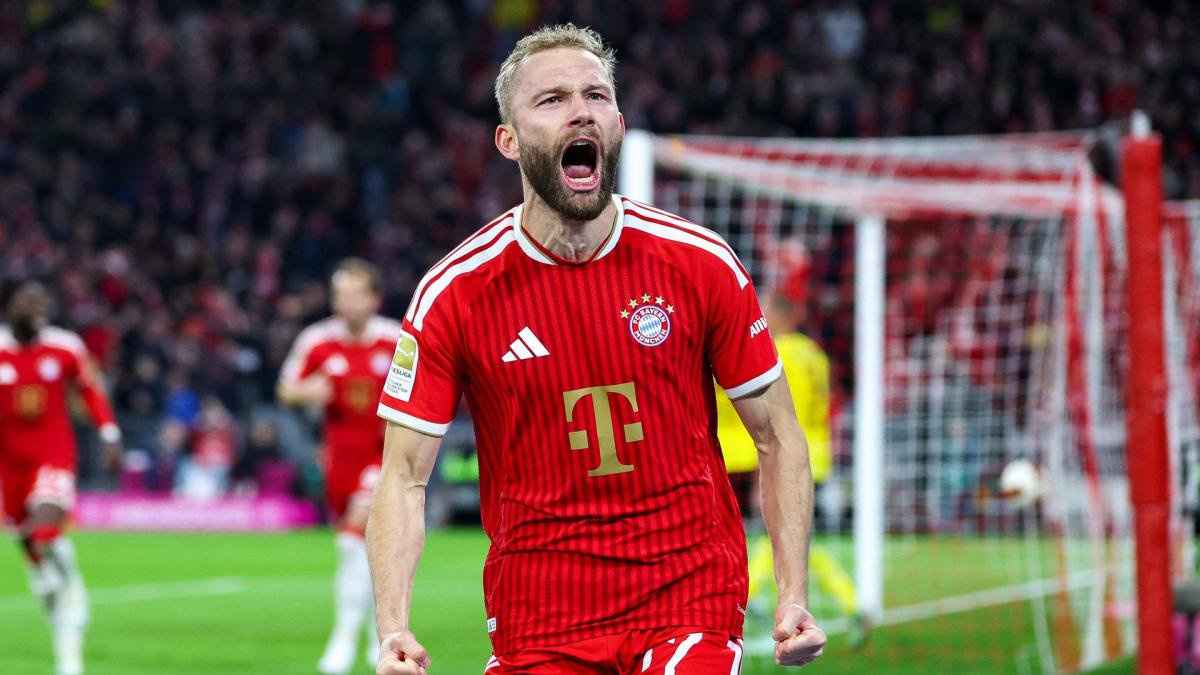Konrad Laimer feiert seinen Treffer gegen Dortmund