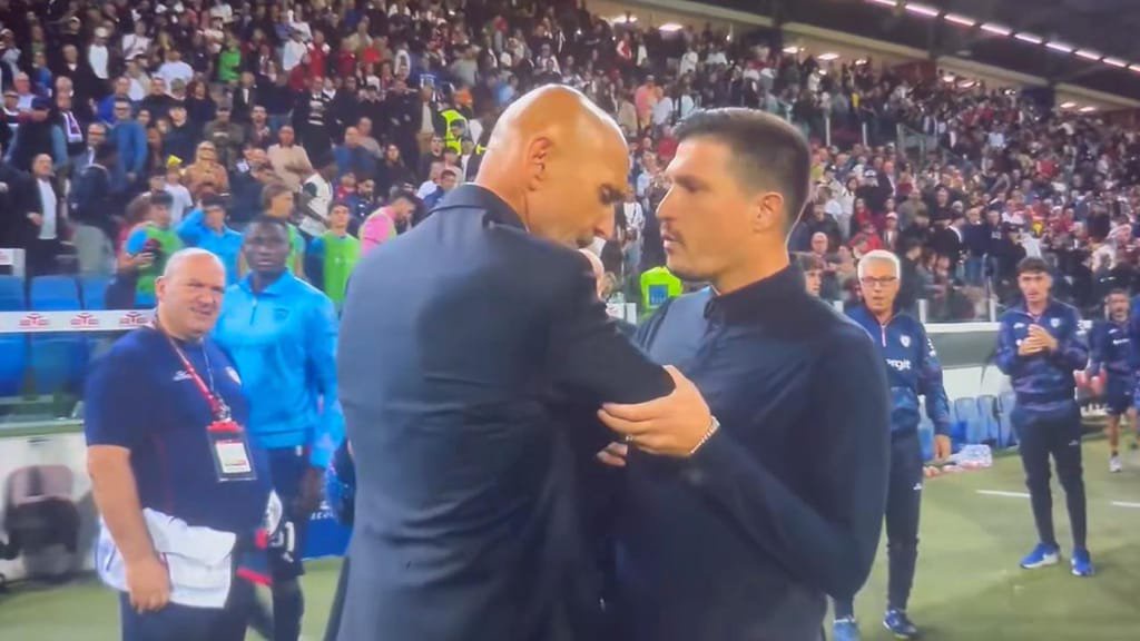Confus￣o entre Luciano Spalletti e Fabio Pisacane (v￭deo/X)