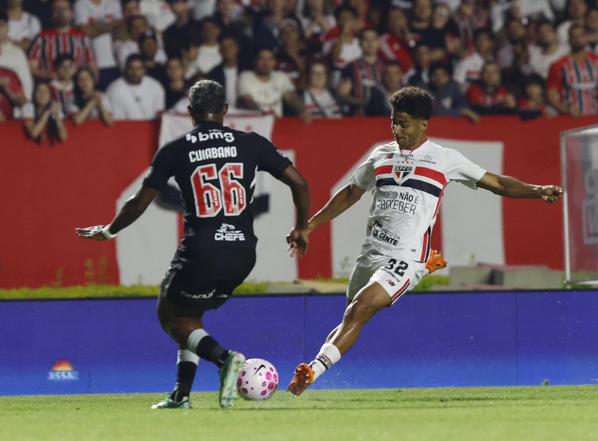 Cuiabano em ação pelo Vasco diante do São Paulo, no Morumbis - Rubens Chiri / São Paulo FC
