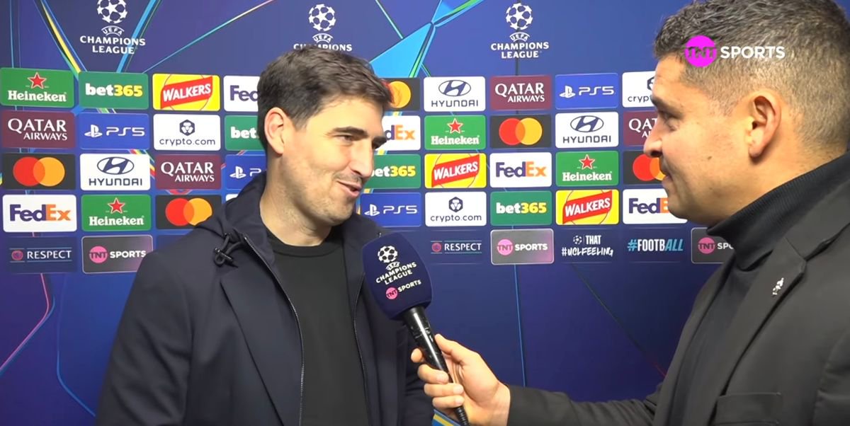 Liverpool head coach Andoni Iraola speaks to TNT Sports Mexico