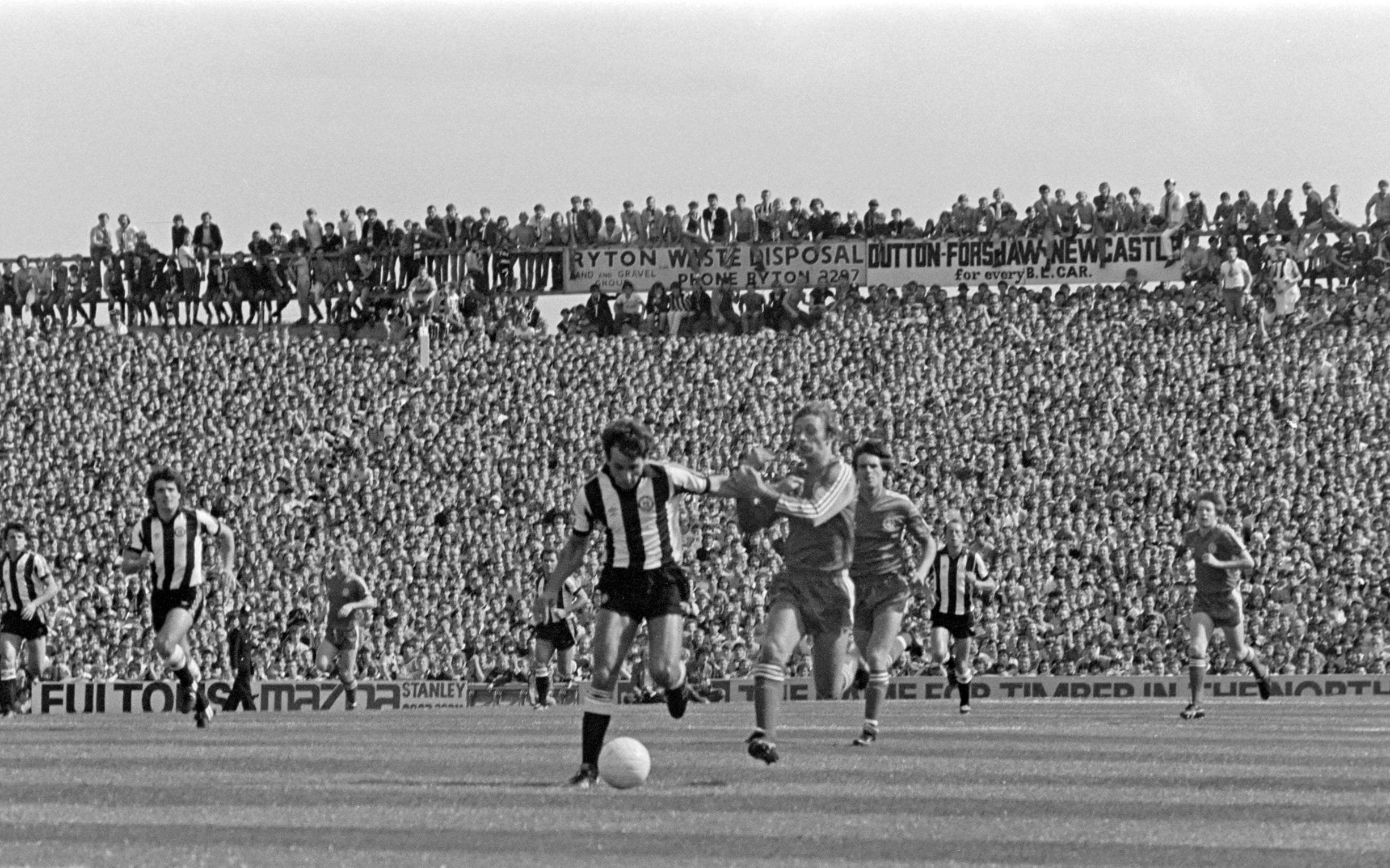 Varadi in action for Newcastle during Kevin Keegan's debut against QPR in 1982