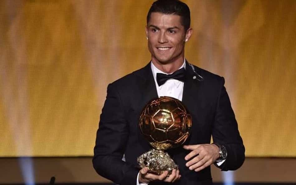 Em 2014, Cristiano Ronaldo ganhou pela 3ª vez a Bola de Ouro como melhor do mundo (Foto: AFP/FABRICE COFFRINI)