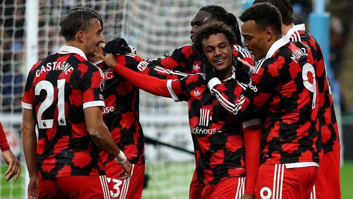 Oscar Bobb celebrates scoring with his team mates