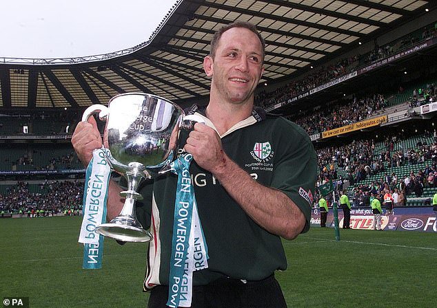 Venter joined London Irish as a player-coach in 2001 and won the Powergen Cup the following year at Twickenham