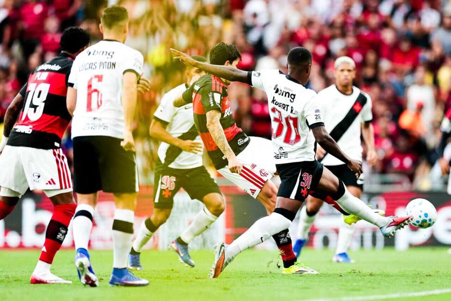 Pedro se livra de Robert Renan para fazer um lindo gol no Clássico dos Milhões –