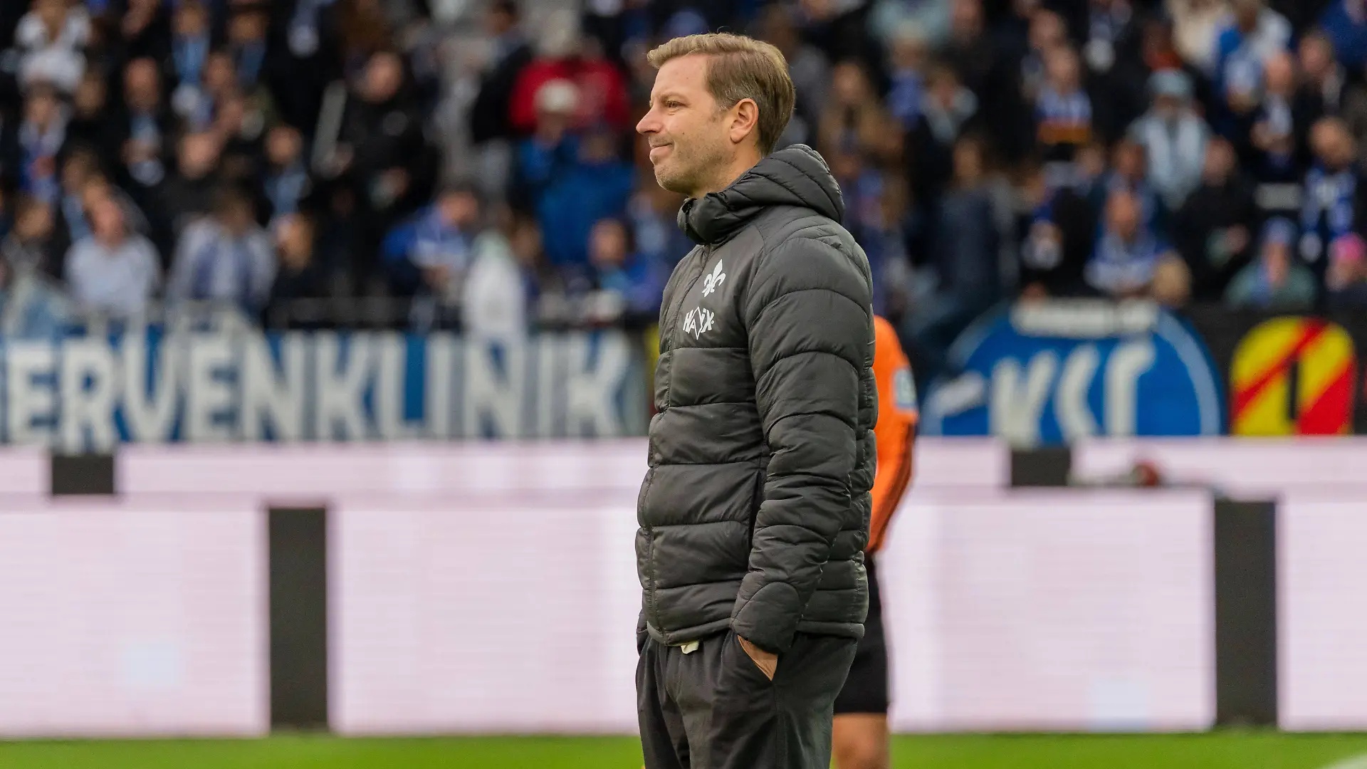 Freisteller, Portrait, Emotion Florian Kohfeldt SV Darmstadt 98, Cheftrainer ist enttaeuscht, GER, Karlsruher SC vs. SV Darmstadt 98, Fussball, 2. Bundesliga, 8. Spieltag, Saison 2026/2027, 18.10.2026, DFL REGULATIONS PROHIBIT ANY USE OF PHOTOGRAPHS AS IMAGE SEQUENCES AND/OR QUASI-VIDEO, GER, Karlsruher SC vs. SV Darmstadt 98, Fussball, 2. Bundesliga, 8. Spieltag, Saison 2026/2027, 18.10.2026 Karlsruhe *** Close-up, Portrait, Emotion: Florian Kohfeldt, SV Darmstadt 98, Head Coach, looks disappointed GER Karlsruher SC vs. SV Darmstadt 98 Soccer 2. Bundesliga Matchday 8 20262027 Season, October 18, 2026, DFL regulations prohibit any use of photographs as image sequences and/or quasi-video, GER, Karlsruher SC vs. SV Darmstadt 98, soccer, 2. Bundesliga, Matchday 8, 20262027 season, October 18, 2026, Karlsruhe Copyright: xEibner-Pressefoto/J-NxGroemlingx EP_JGG
