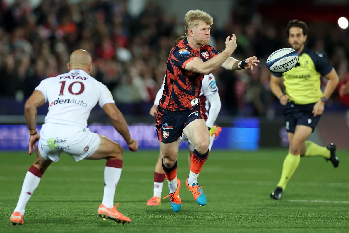 George Barton. of Gloucester Rugby passes the ball (Photo by David Rogers/Getty Images)