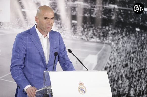 Zinedine Zidane devient l'entraineur du Real de Madrid et remplace ainsi Rafael Benítez lors d'une cérémonie au Stade Santiago Bernabéu à Madrid le 4 janvier 2016. 

Photo : GTRES / BESTIMAGE