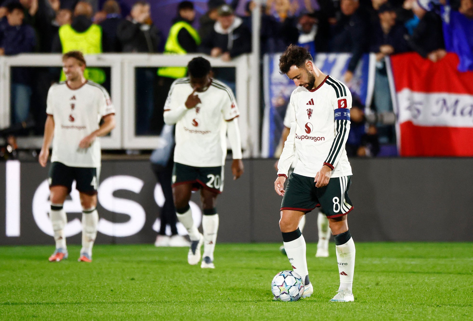 Fernandes was dejected after another defeat for Man United