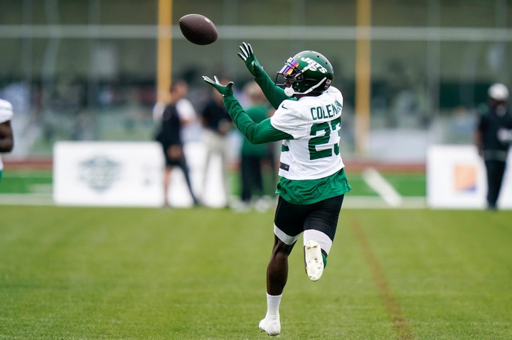 Breece Hall participates in drills at Jets training camp.