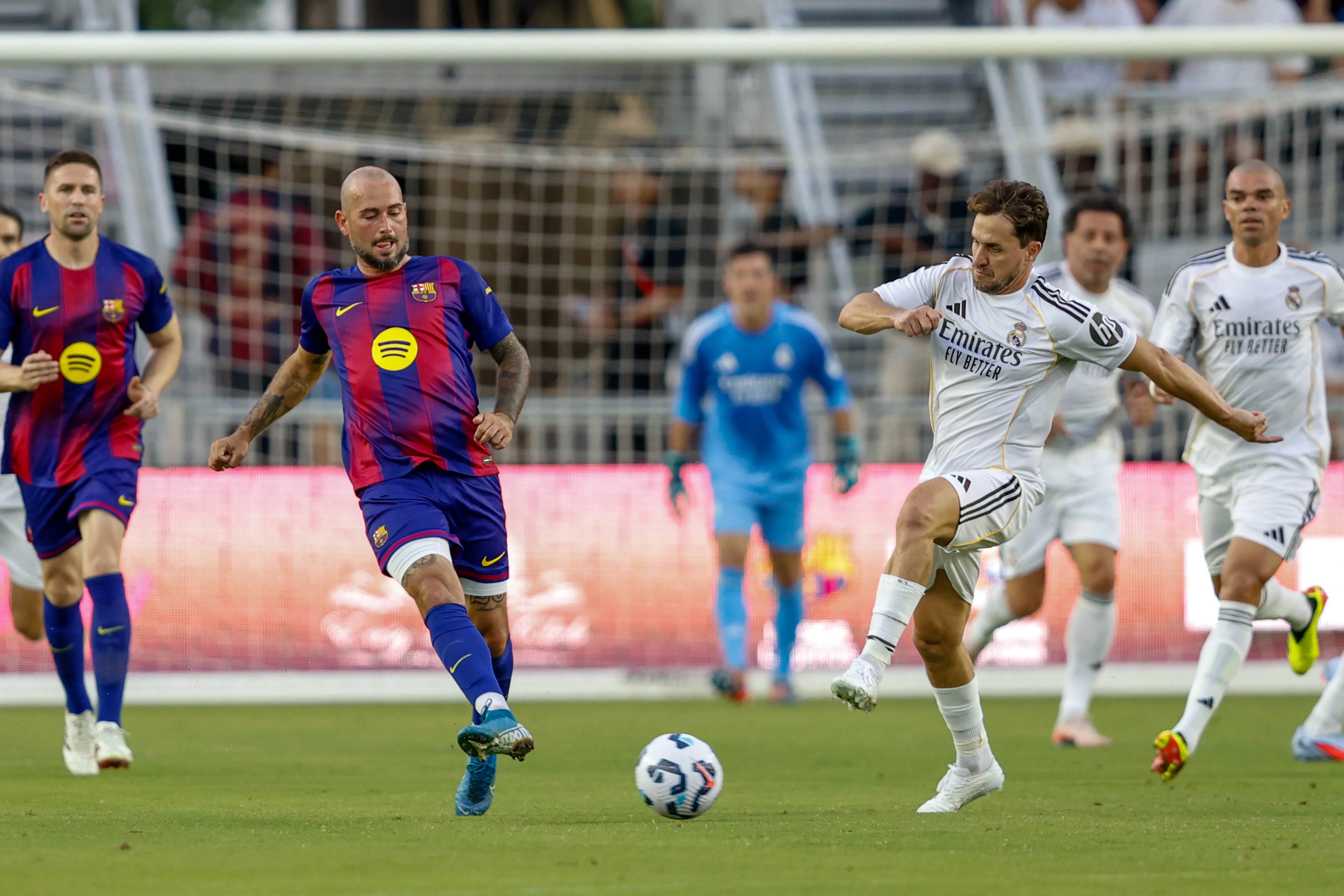 Sávio disputa jogo de lendas entre Barcelona e Real Madrid em maio de 2026