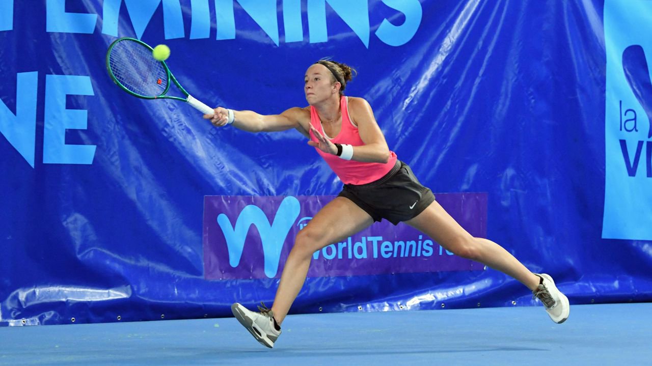 Margaux Maquet defeats Matilde Jorge at Internationaux Féminins de la Vienne